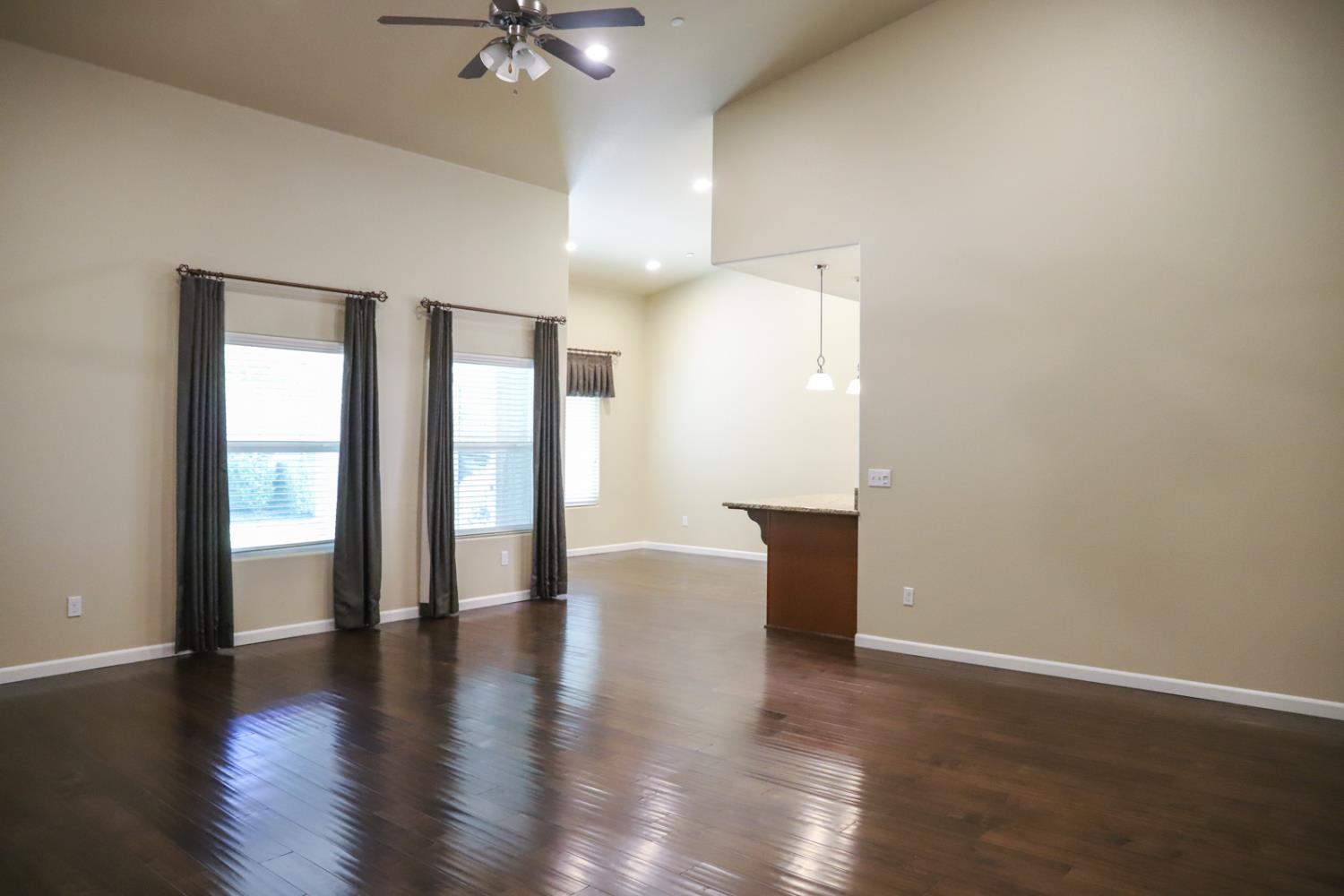 2981 Sierra Madre Ave, Clovis, CA 93611