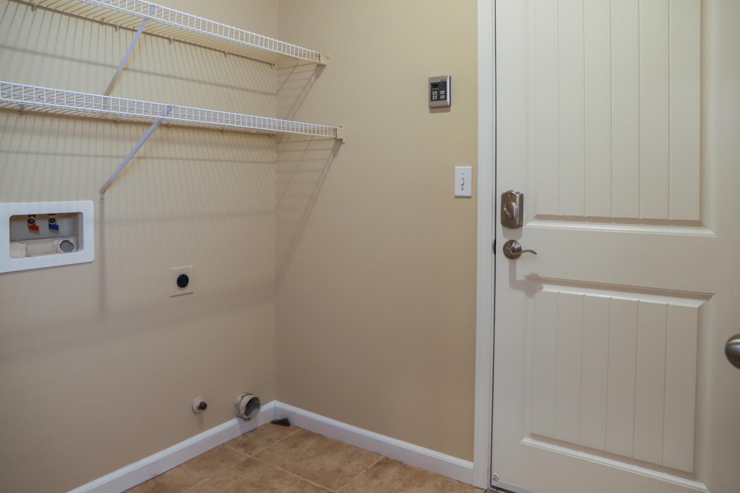 2981 Sierra Madre Ave, Clovis, CA 93611