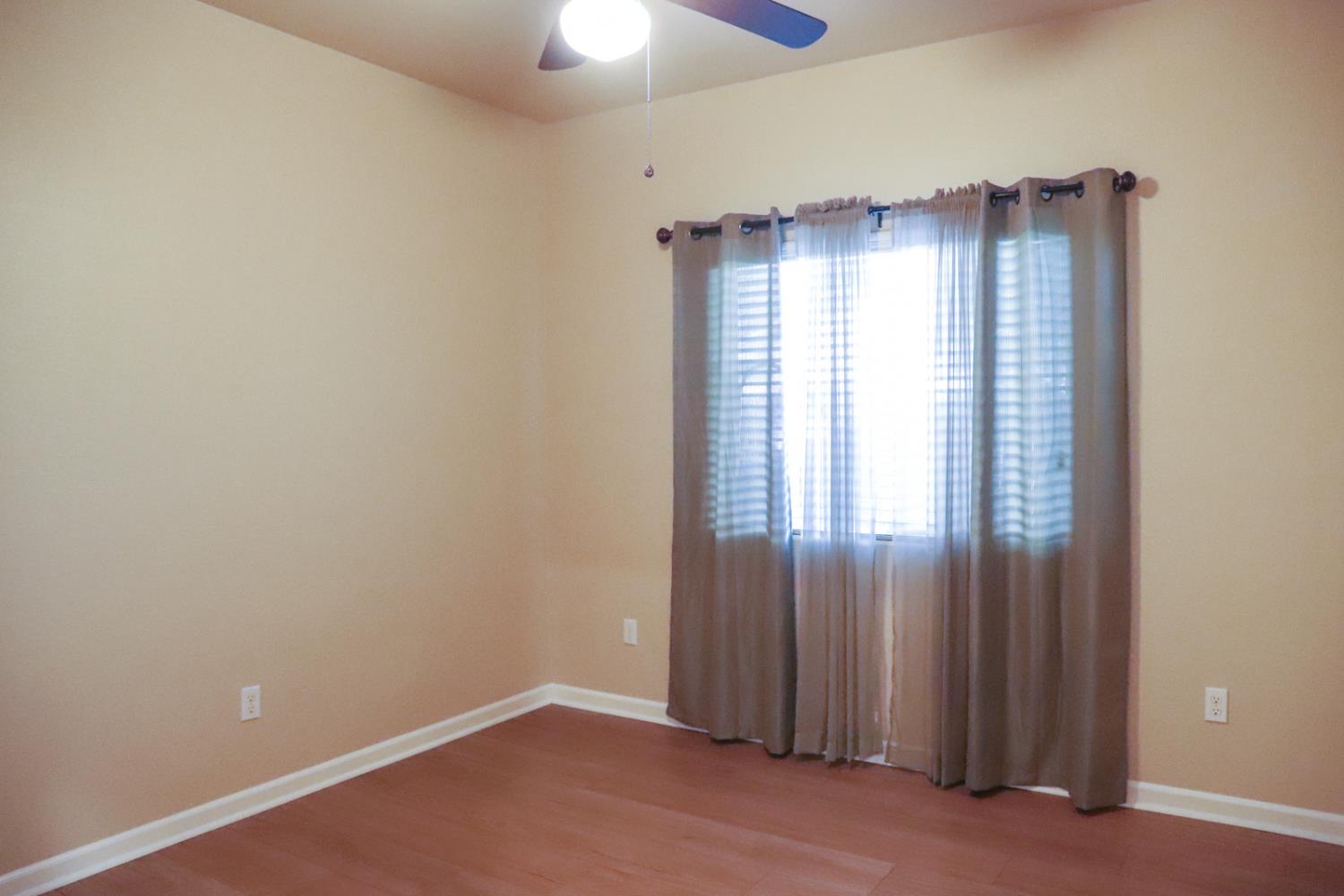 2981 Sierra Madre Ave, Clovis, CA 93611