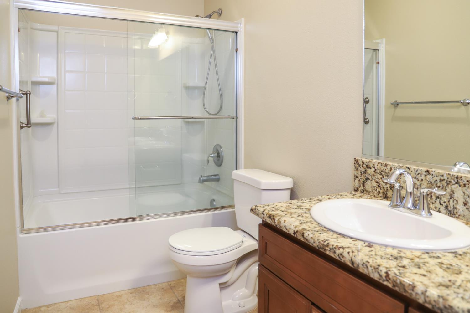 2981 Sierra Madre Ave, Clovis, CA 93611