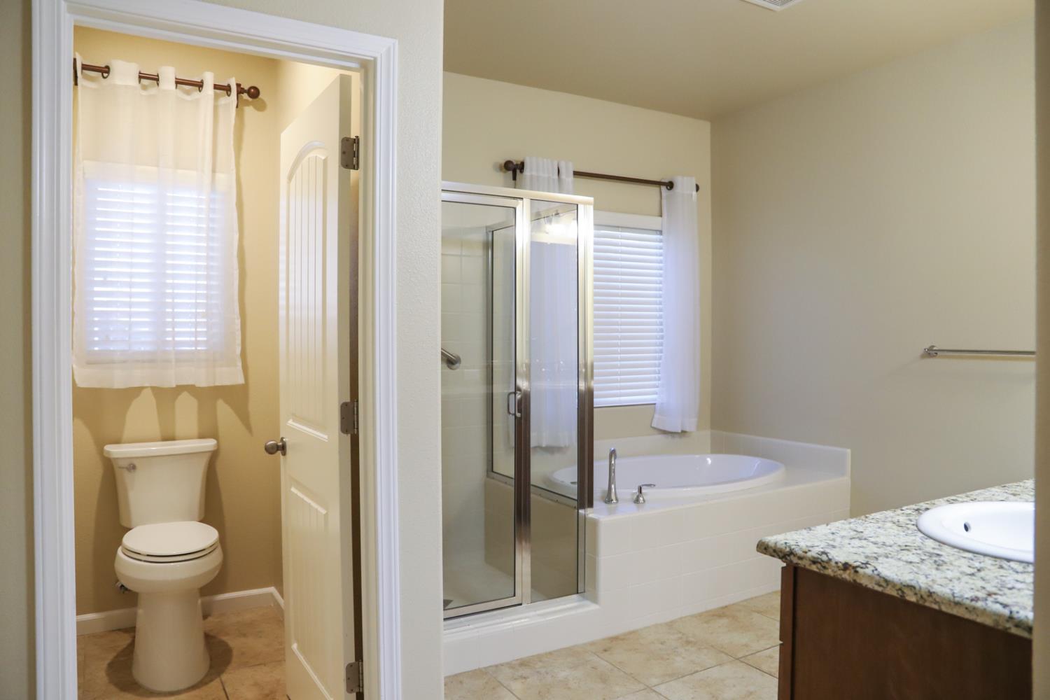 2981 Sierra Madre Ave, Clovis, CA 93611