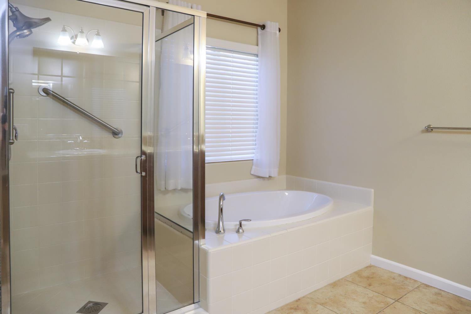 2981 Sierra Madre Ave, Clovis, CA 93611