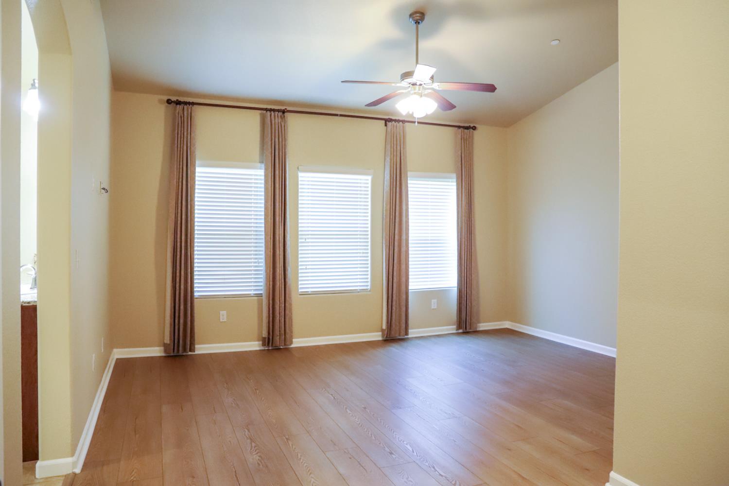 2981 Sierra Madre Ave, Clovis, CA 93611