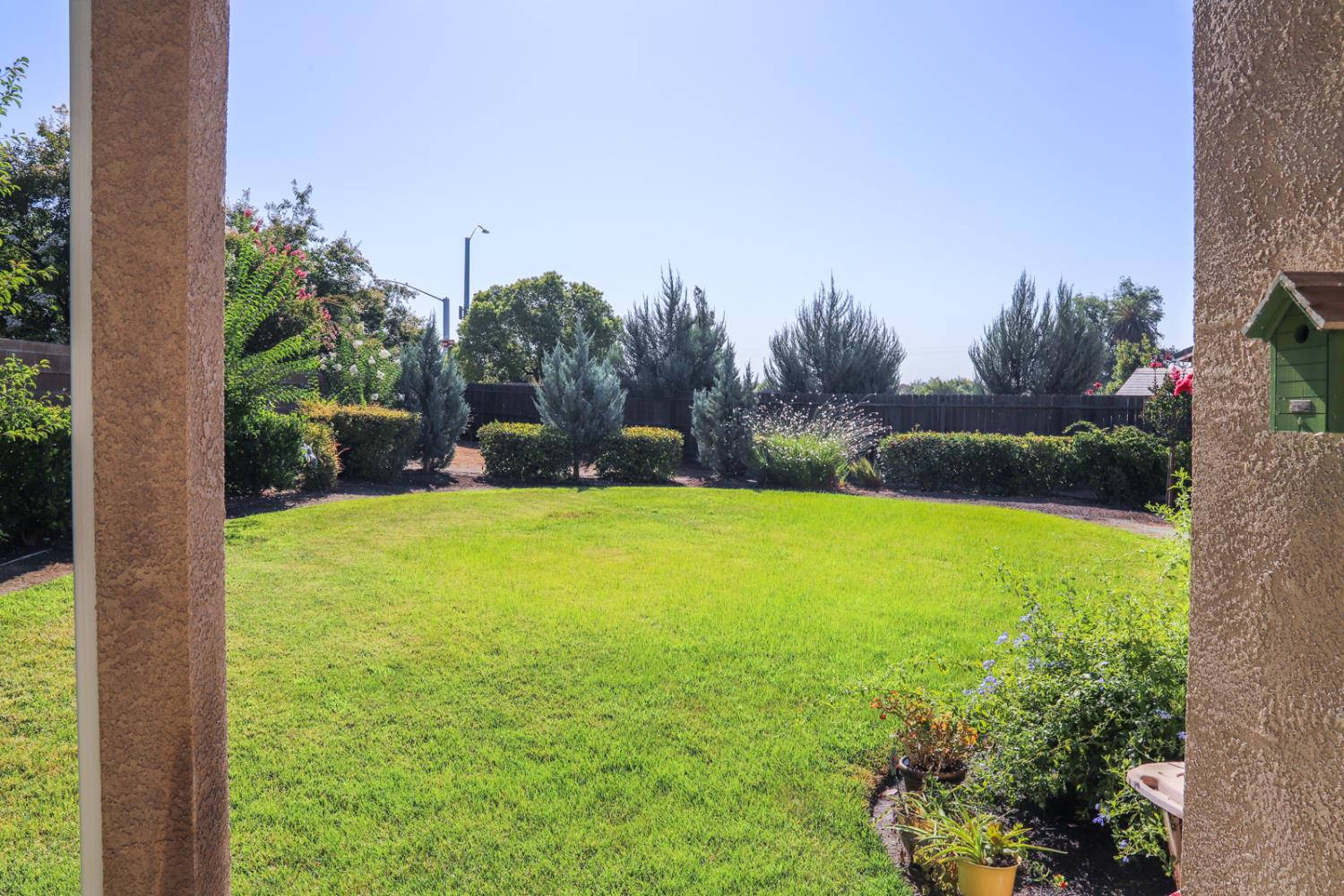 2981 Sierra Madre Ave, Clovis, CA 93611