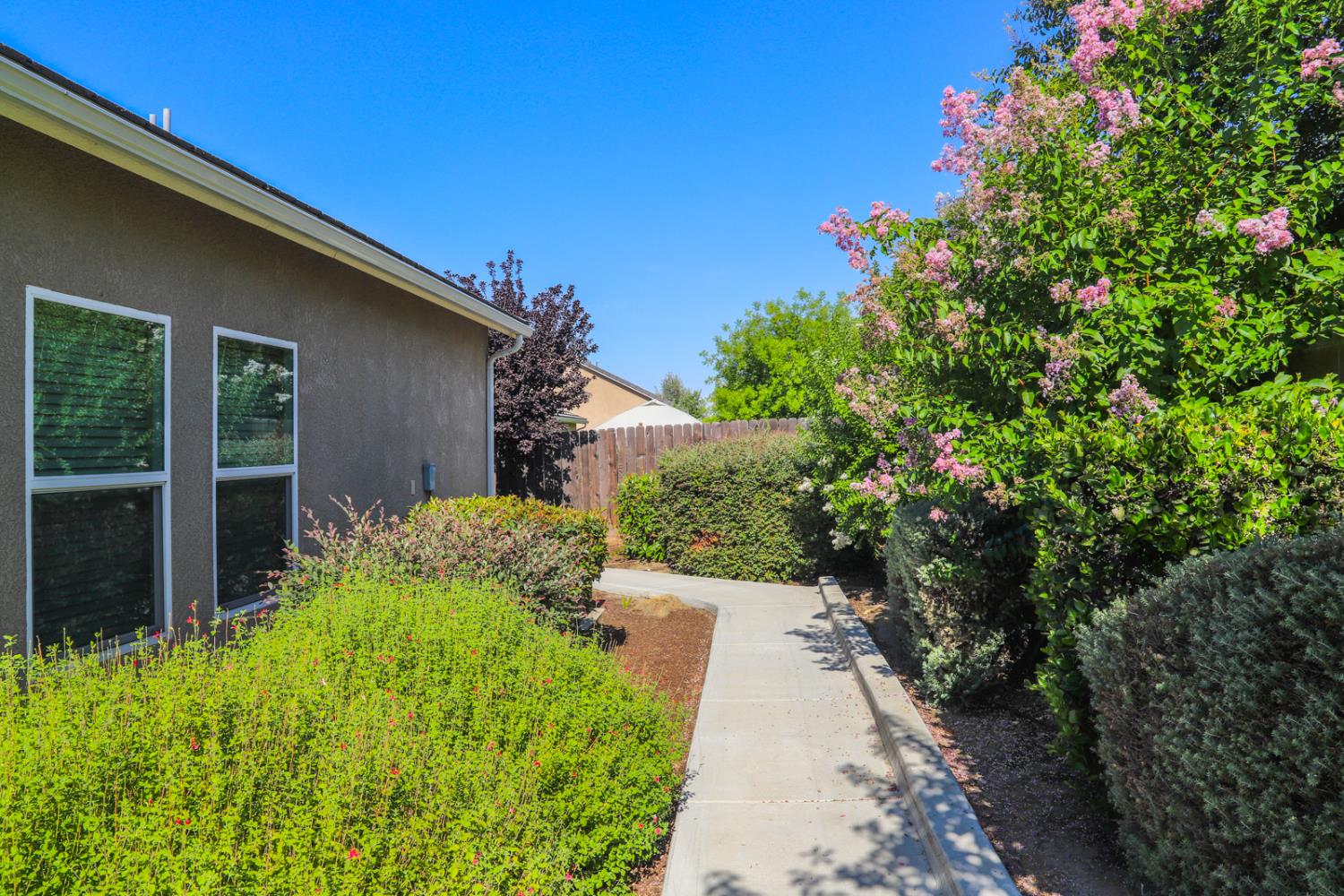 2981 Sierra Madre Ave, Clovis, CA 93611