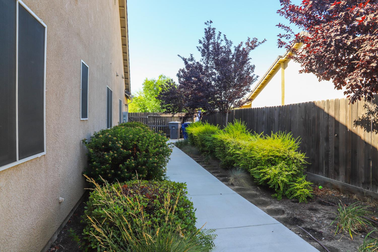 2981 Sierra Madre Ave, Clovis, CA 93611