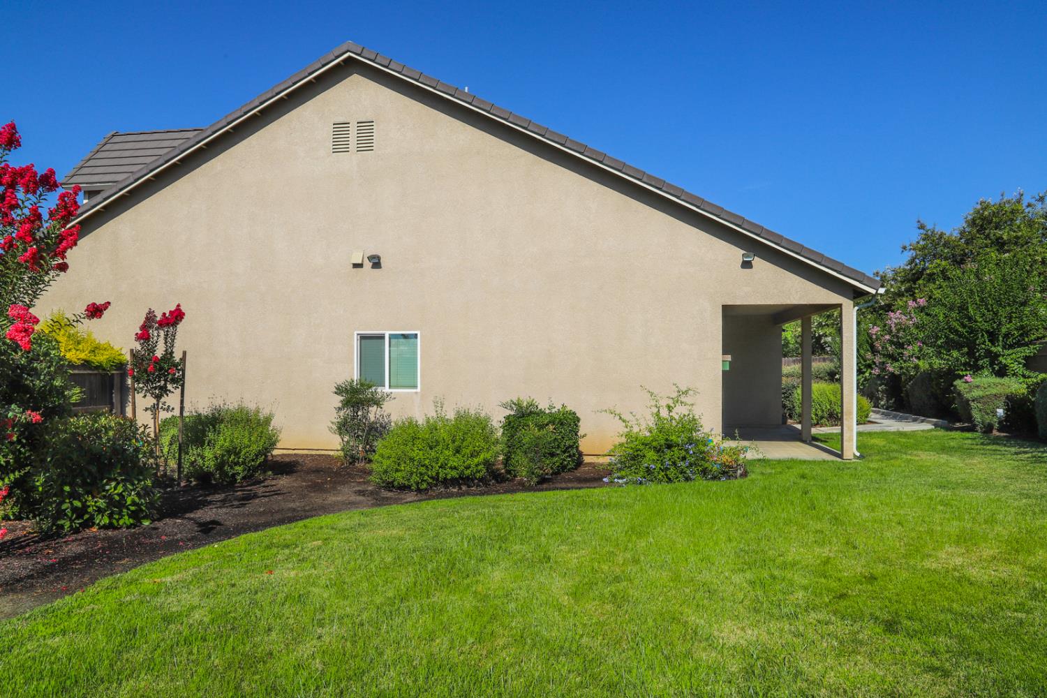 2981 Sierra Madre Ave, Clovis, CA 93611