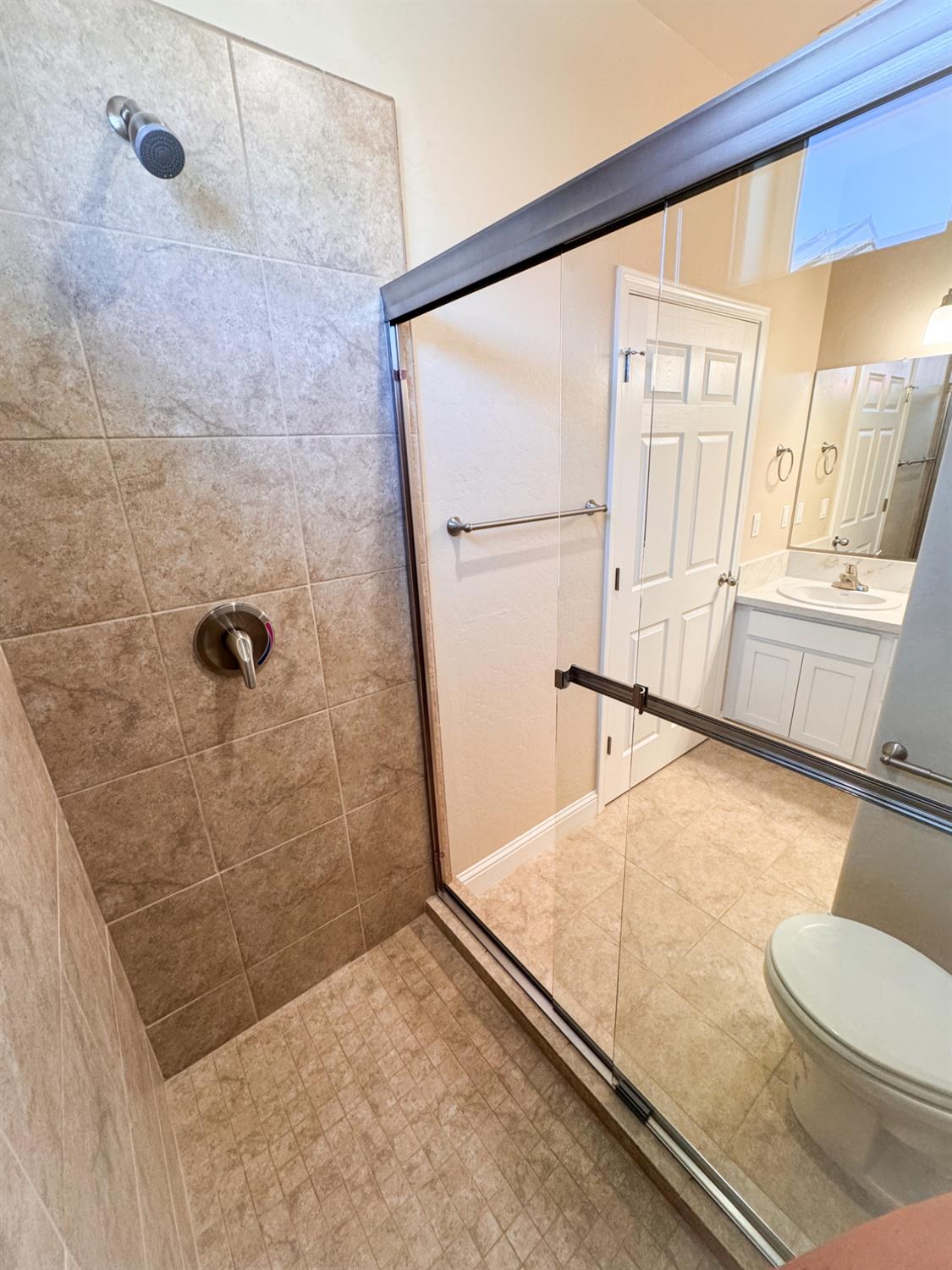 467 W Gibson, Clovis, CA 93612