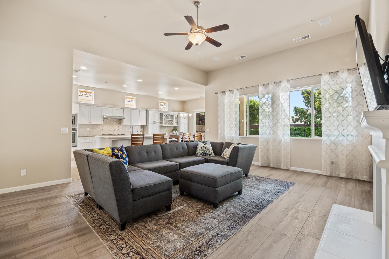 10911 E Swift Ave, Clovis, CA 93619