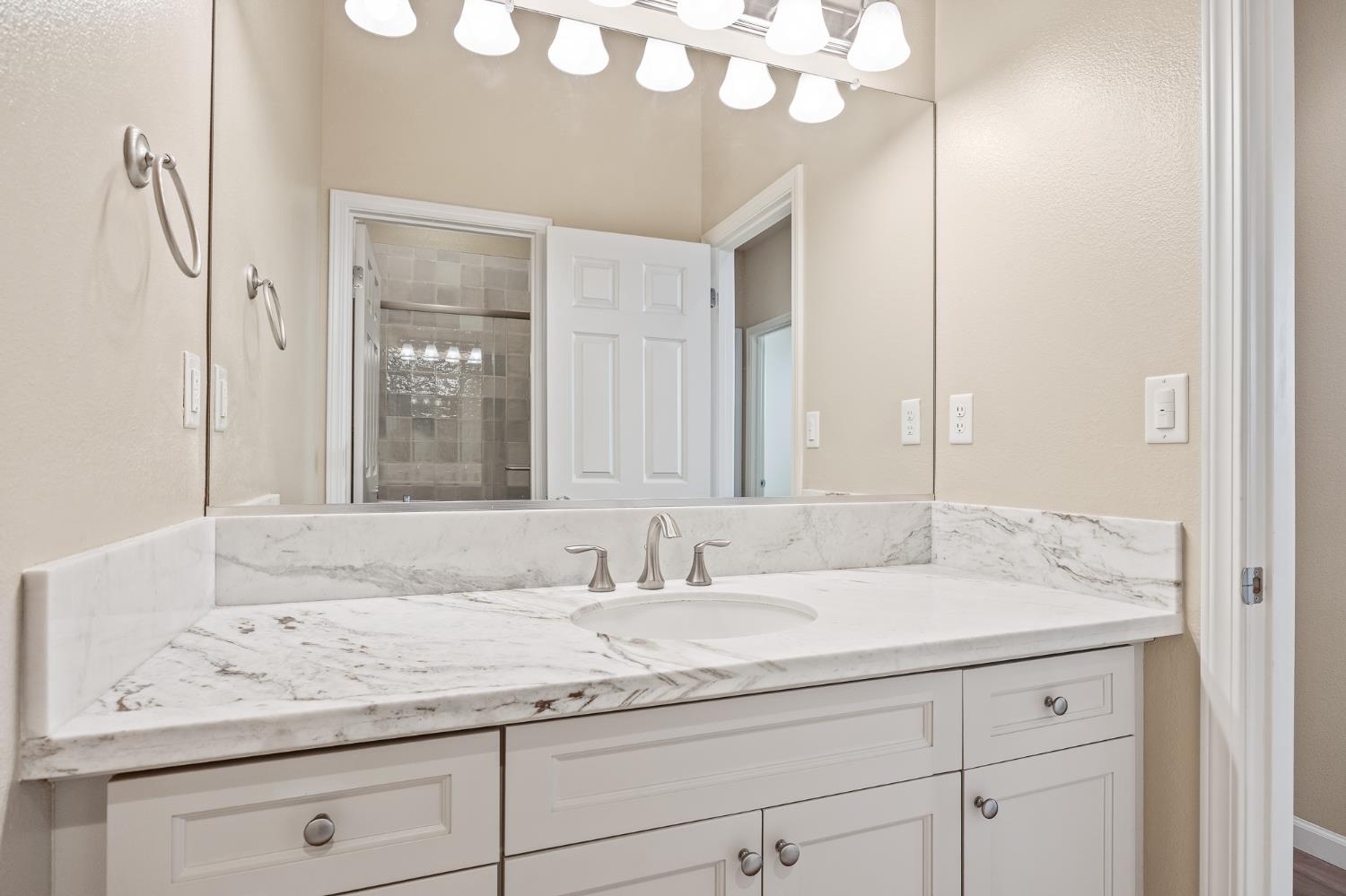 10911 E Swift Ave, Clovis, CA 93619