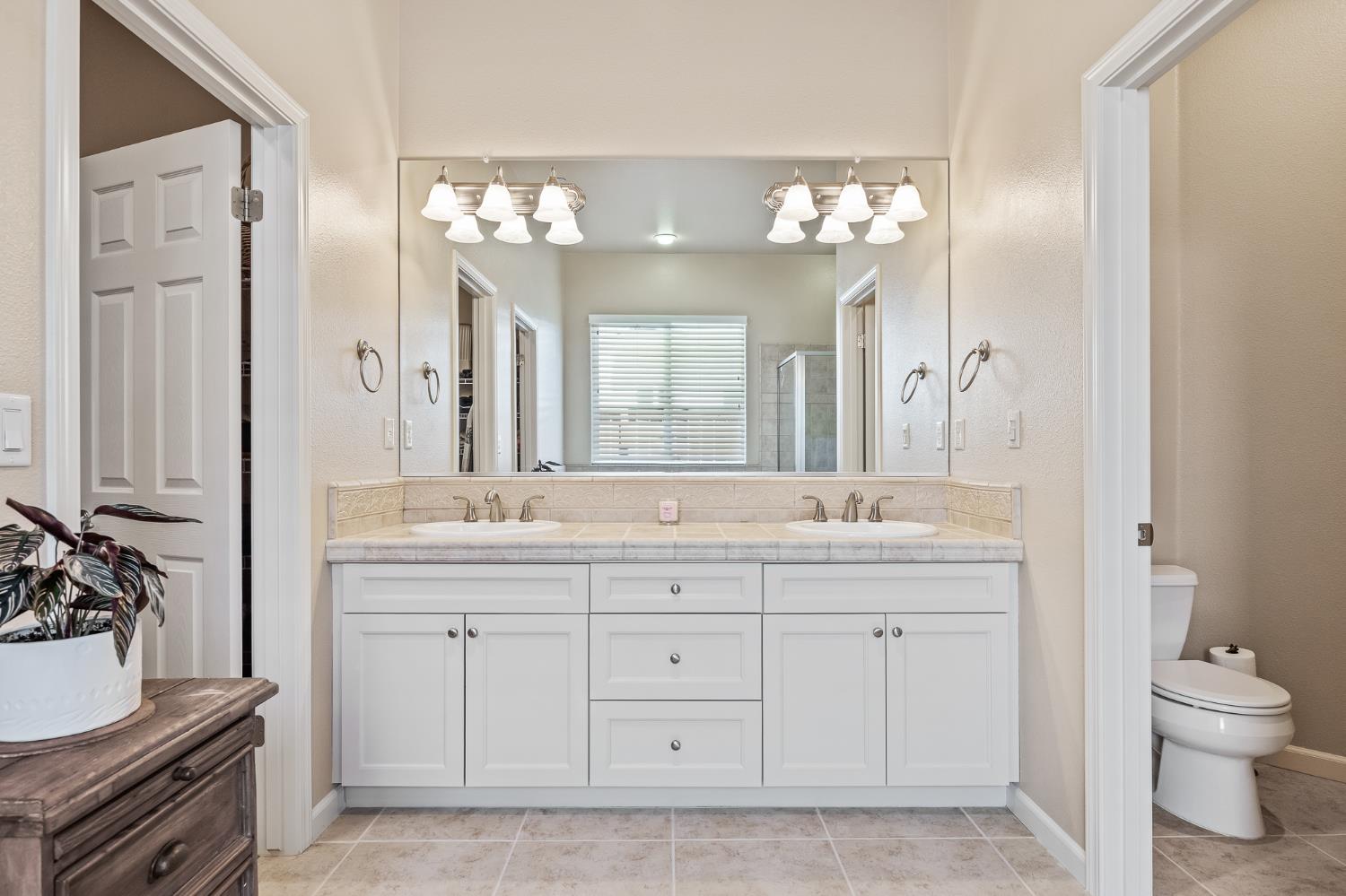 10911 E Swift Ave, Clovis, CA 93619