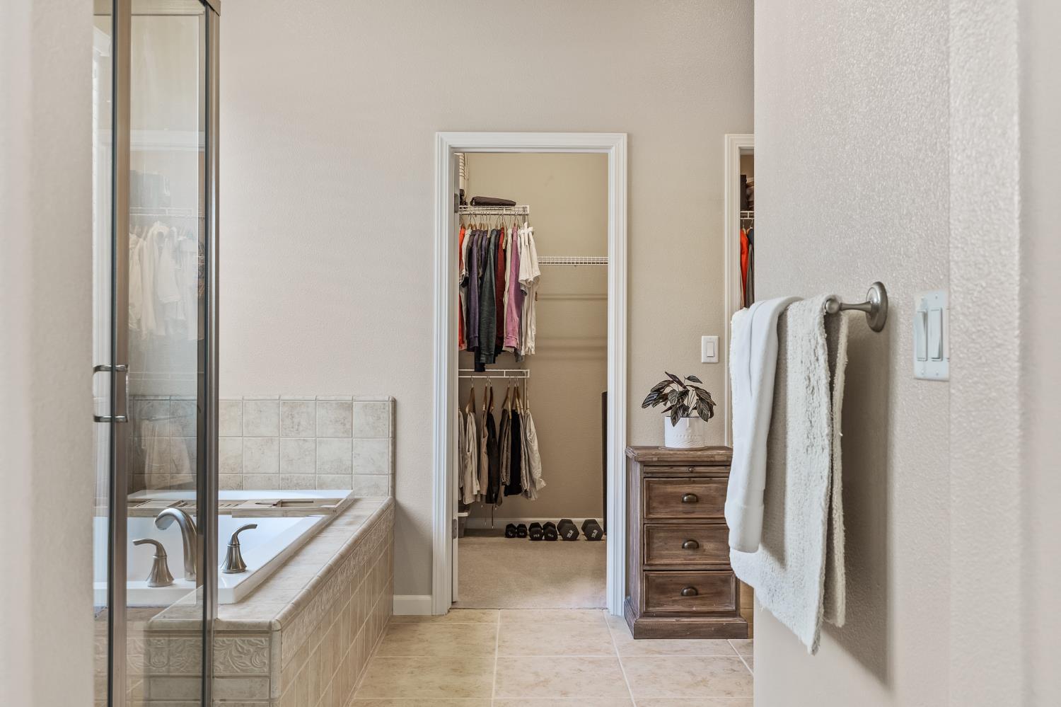 10911 E Swift Ave, Clovis, CA 93619