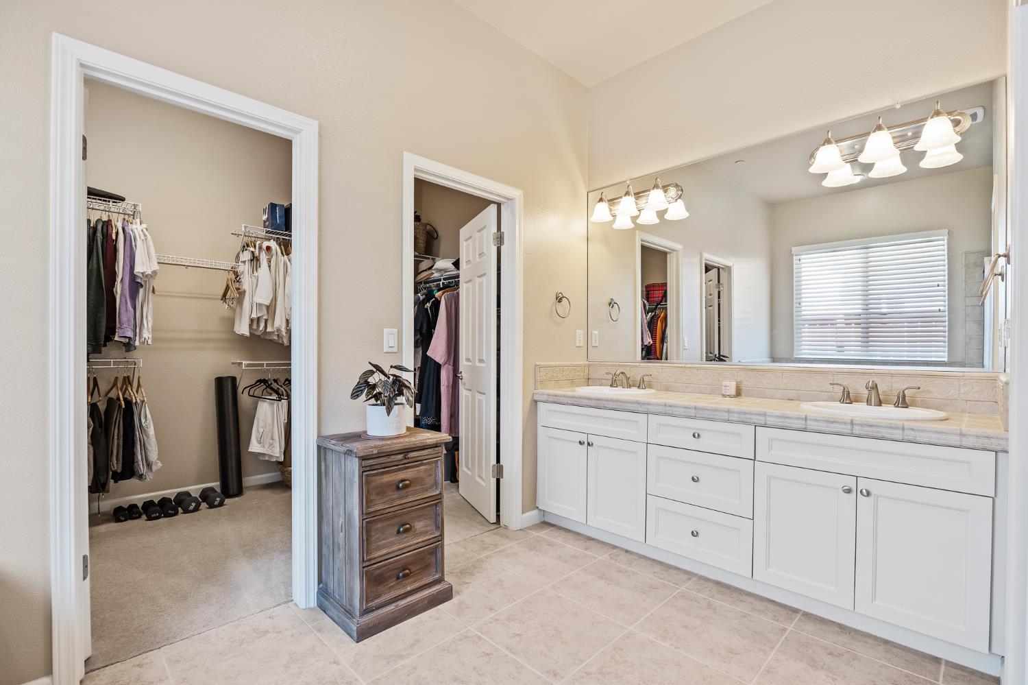 10911 E Swift Ave, Clovis, CA 93619