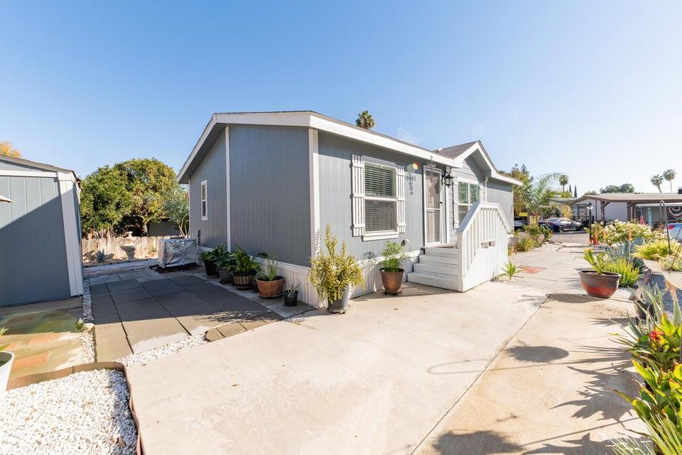 2400 W Midvalley Ave #R6, Visalia, CA 93277