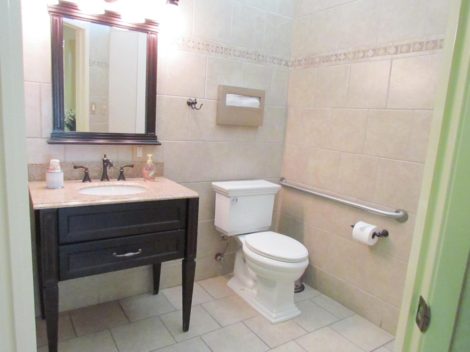 756 G St, Reedley, CA 93654