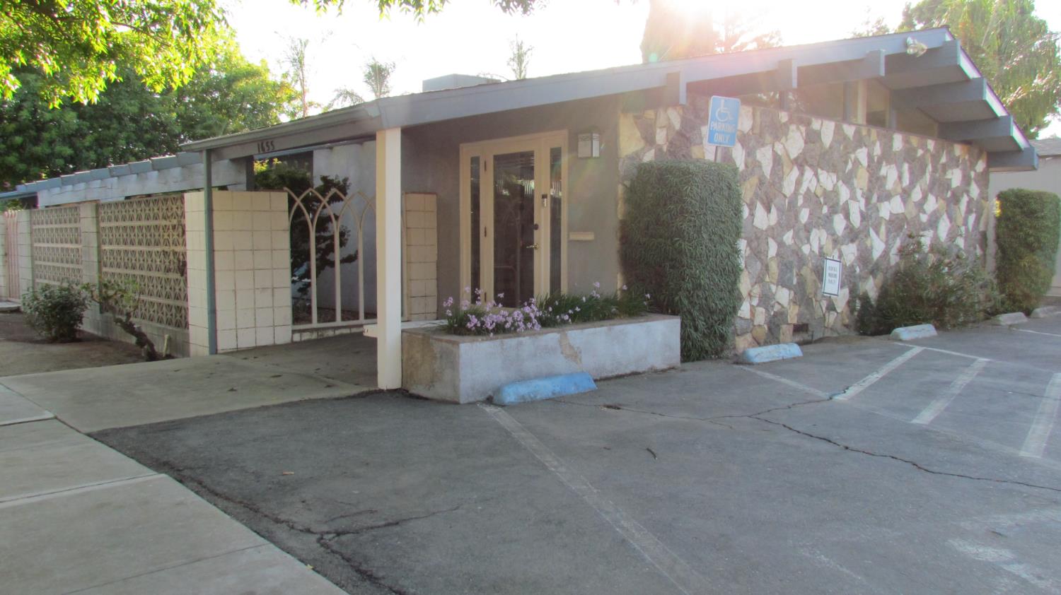 756 G St, Reedley, CA 93654