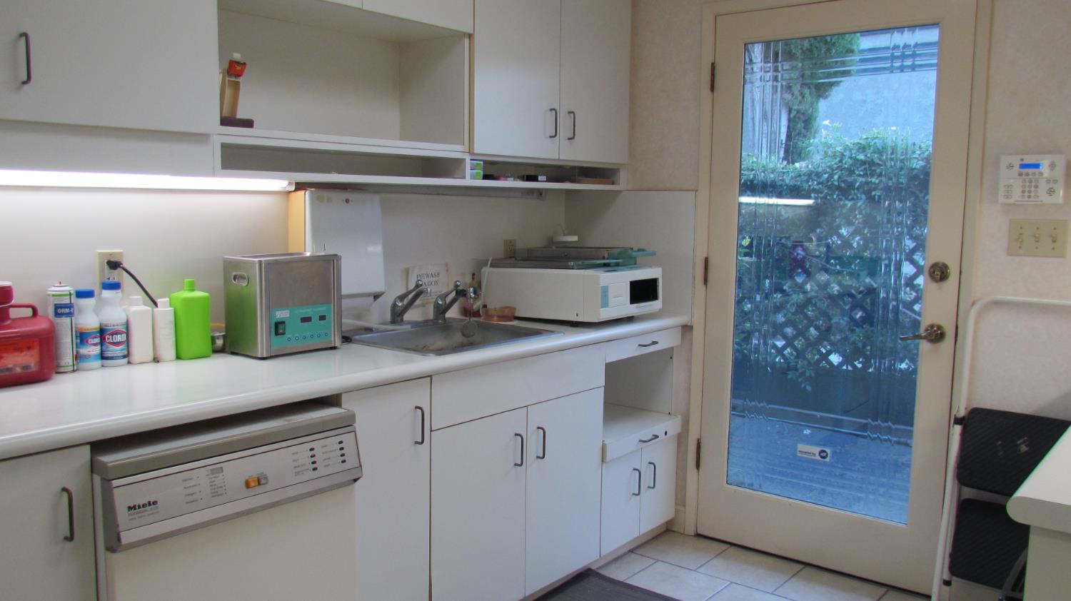 756 G St, Reedley, CA 93654