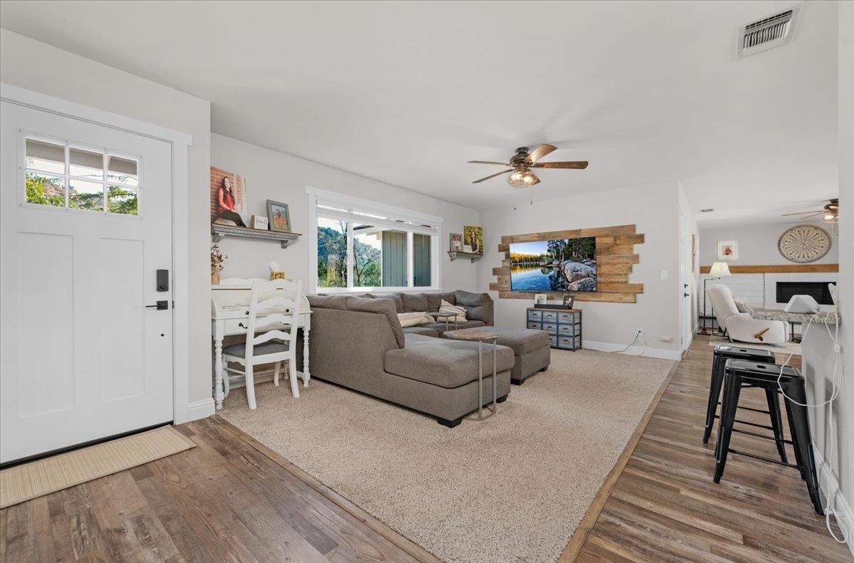 27762 Twin Ponds Rd, Clovis, CA 93619