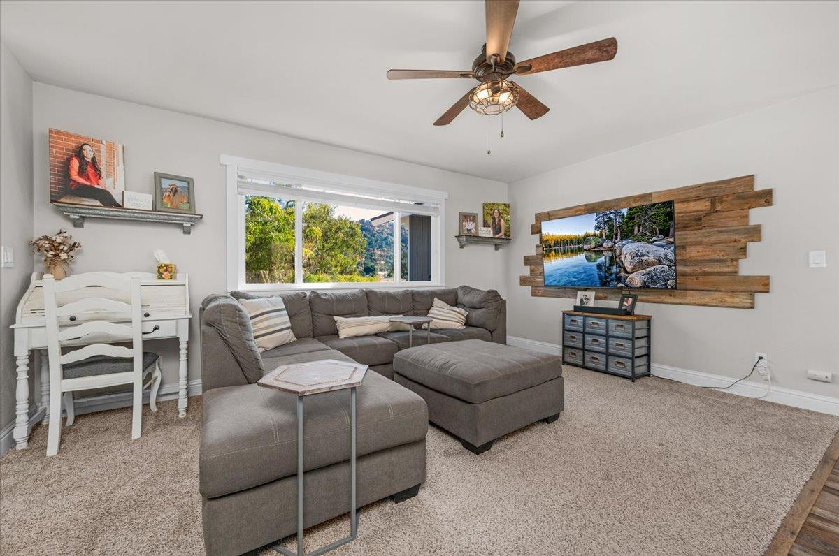 27762 Twin Ponds Rd, Clovis, CA 93619