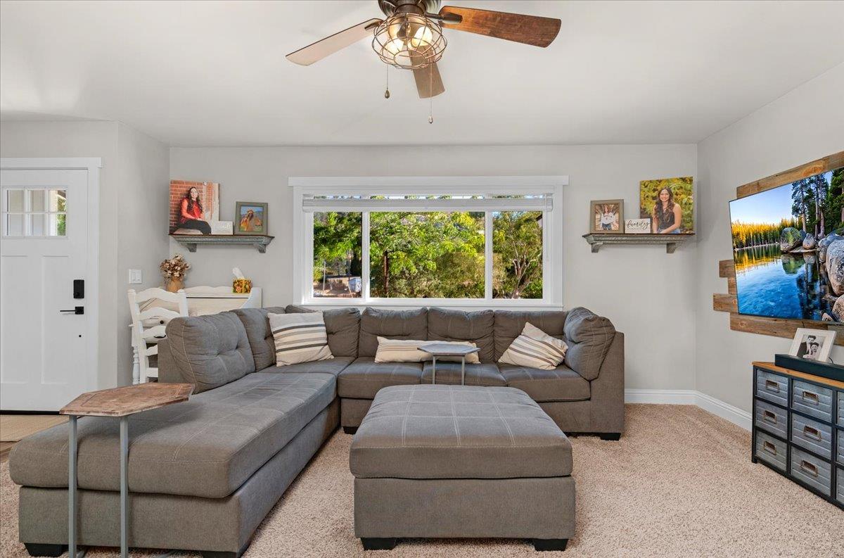 27762 Twin Ponds Rd, Clovis, CA 93619