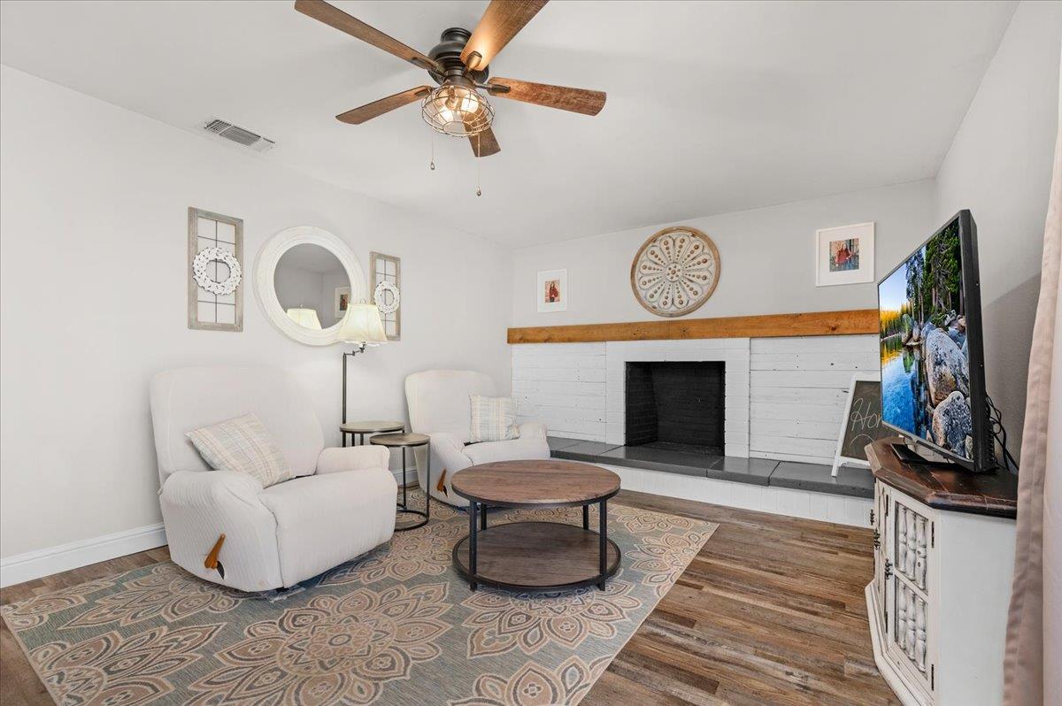 27762 Twin Ponds Rd, Clovis, CA 93619