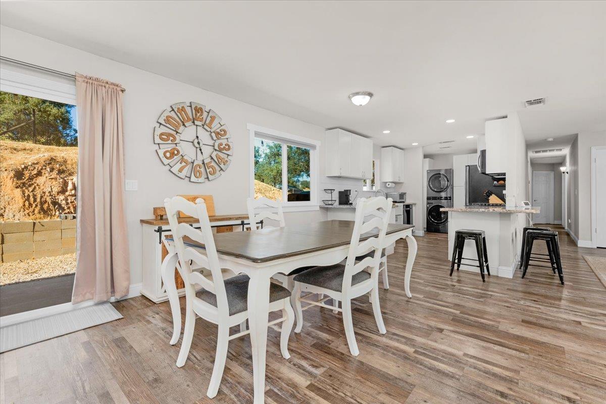 27762 Twin Ponds Rd, Clovis, CA 93619