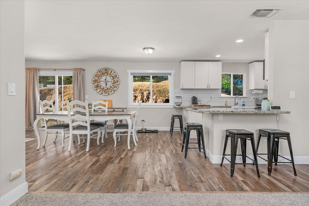 27762 Twin Ponds Rd, Clovis, CA 93619