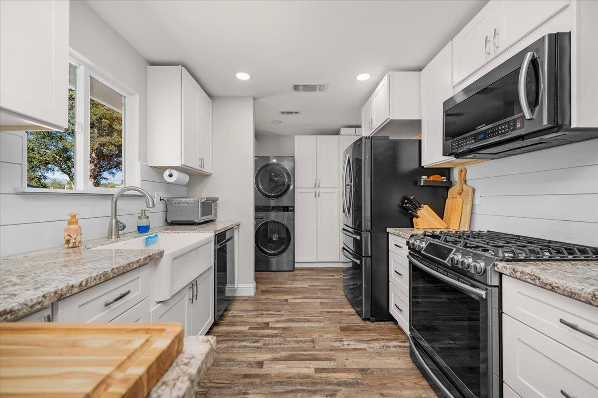 27762 Twin Ponds Rd, Clovis, CA 93619