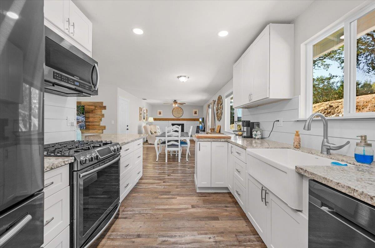 27762 Twin Ponds Rd, Clovis, CA 93619