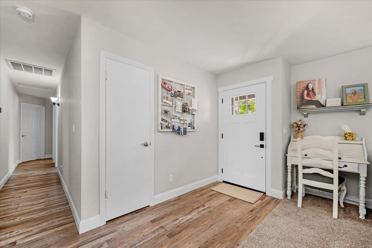 27762 Twin Ponds Rd, Clovis, CA 93619