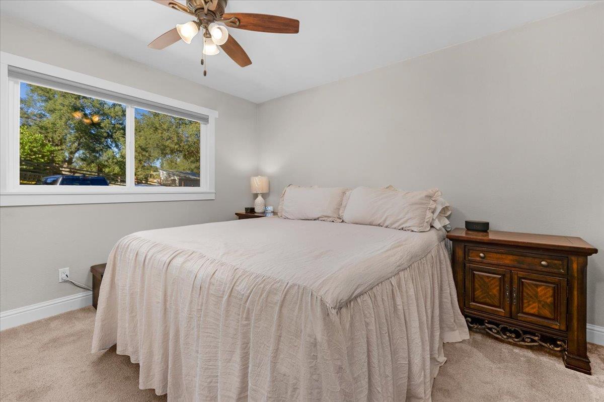 27762 Twin Ponds Rd, Clovis, CA 93619