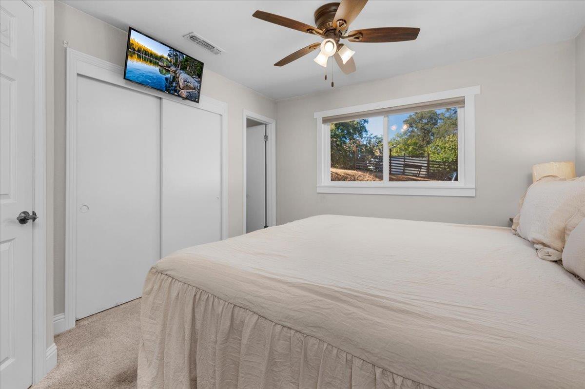 27762 Twin Ponds Rd, Clovis, CA 93619