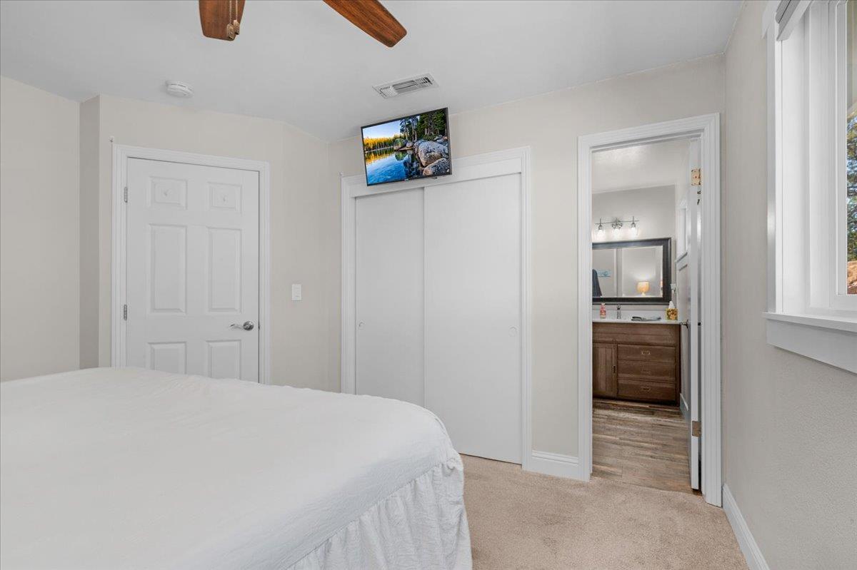 27762 Twin Ponds Rd, Clovis, CA 93619