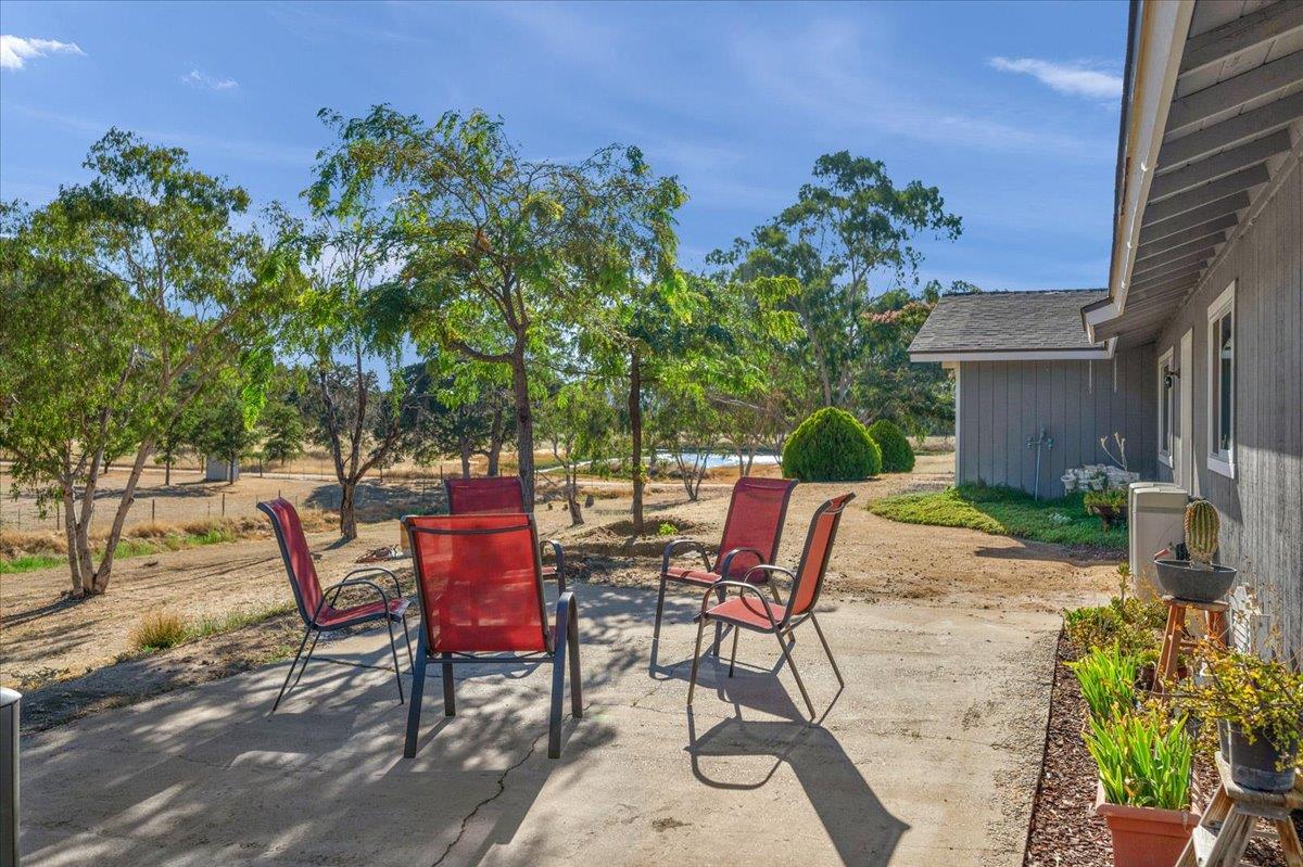 27762 Twin Ponds Rd, Clovis, CA 93619