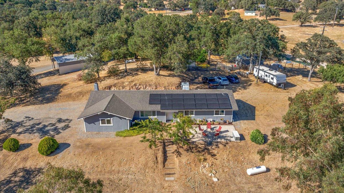 27762 Twin Ponds Rd, Clovis, CA 93619