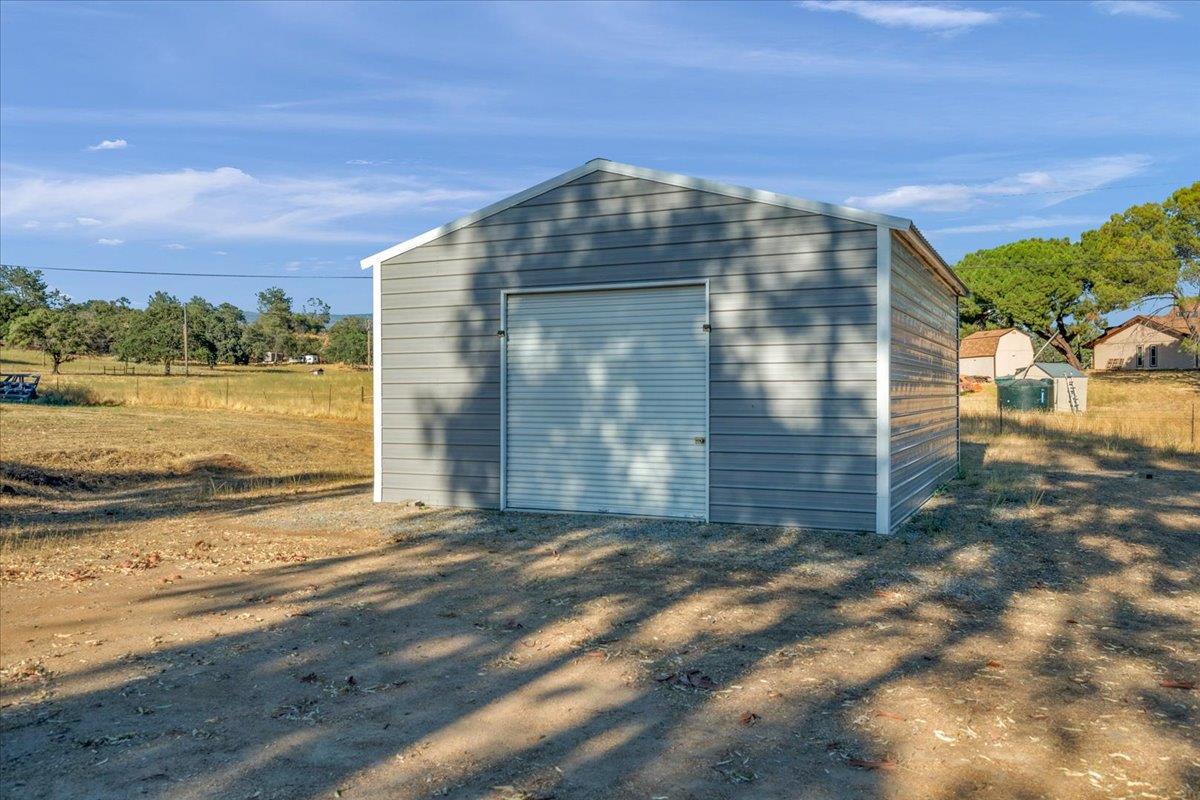 27762 Twin Ponds Rd, Clovis, CA 93619