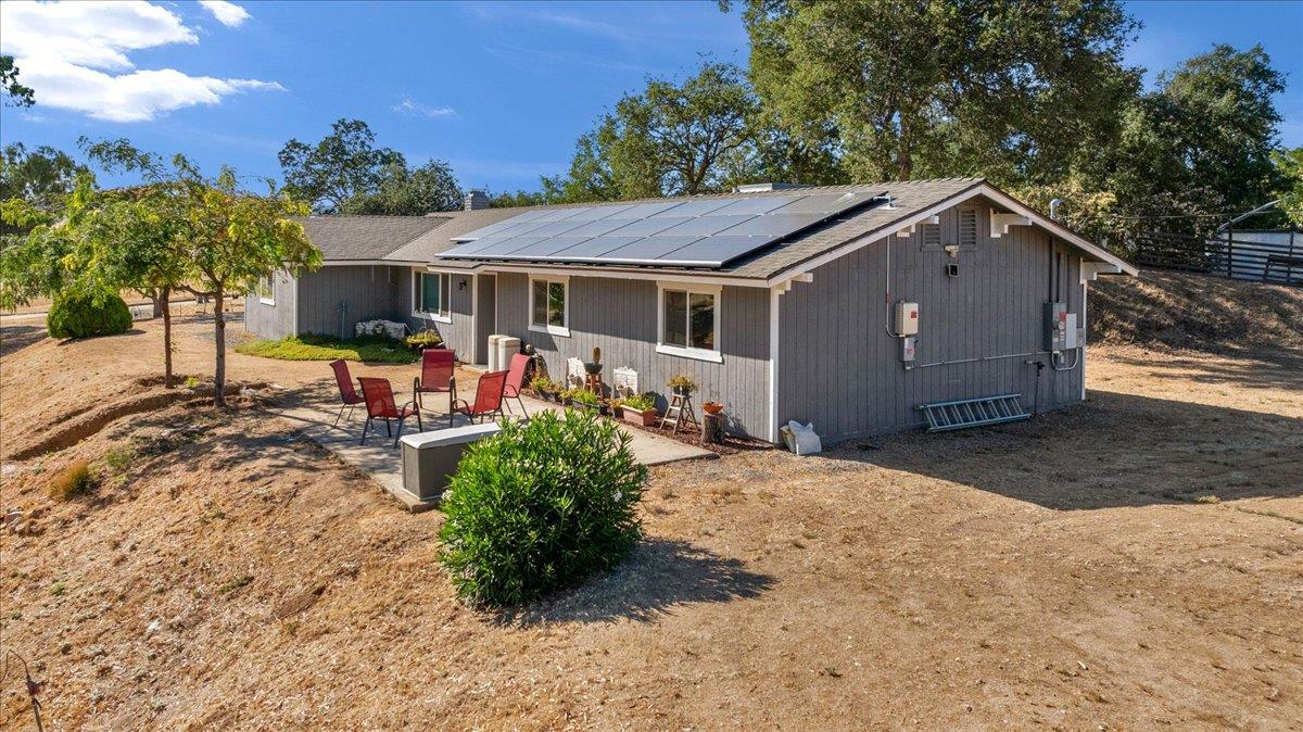 27762 Twin Ponds Rd, Clovis, CA 93619