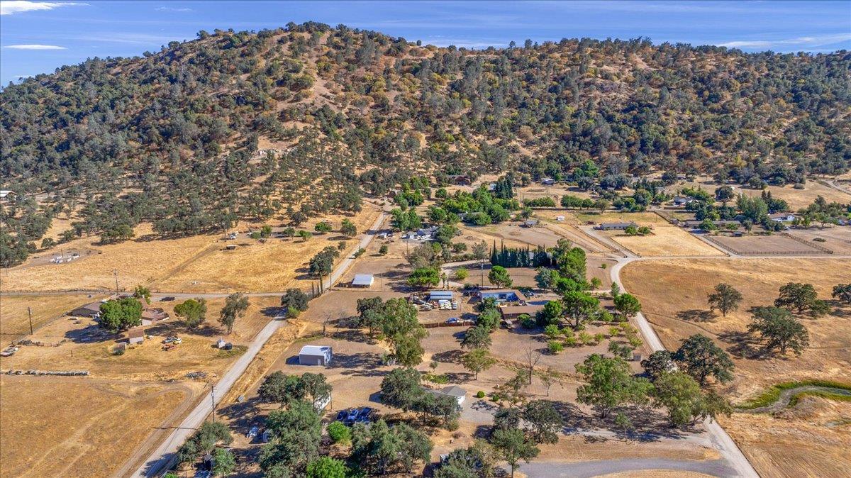 27762 Twin Ponds Rd, Clovis, CA 93619