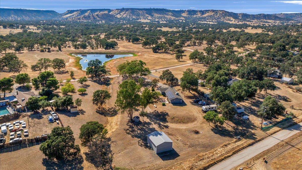 27762 Twin Ponds Rd, Clovis, CA 93619