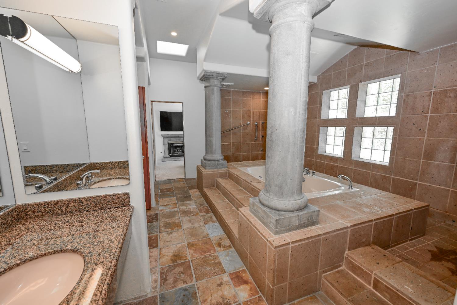 6670 N Sequoia Ave, Fresno, CA 93711