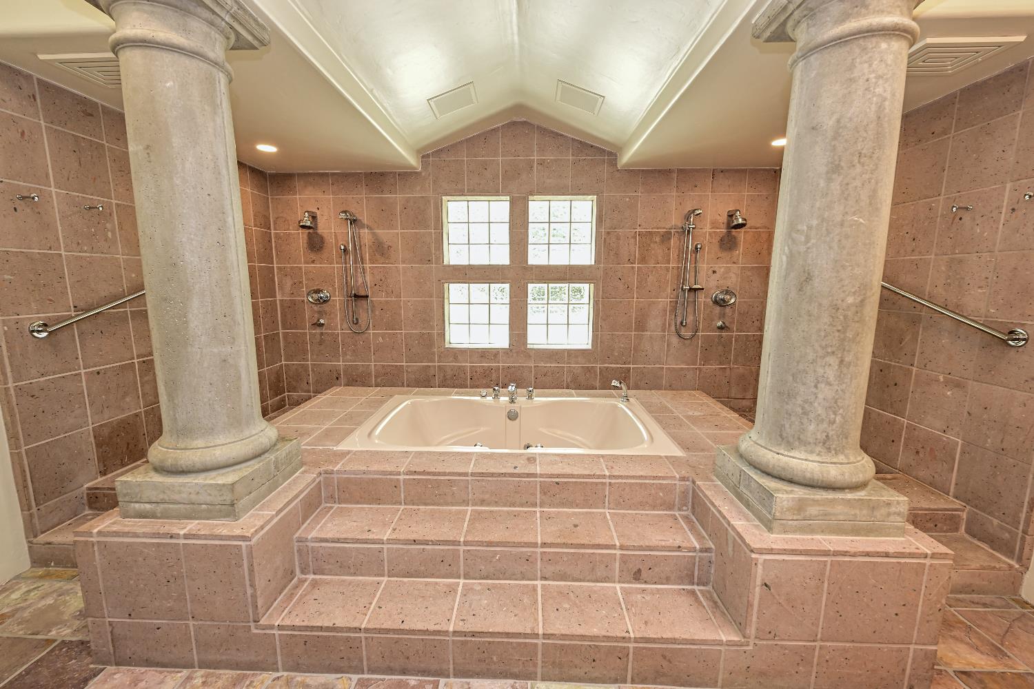 6670 N Sequoia Ave, Fresno, CA 93711