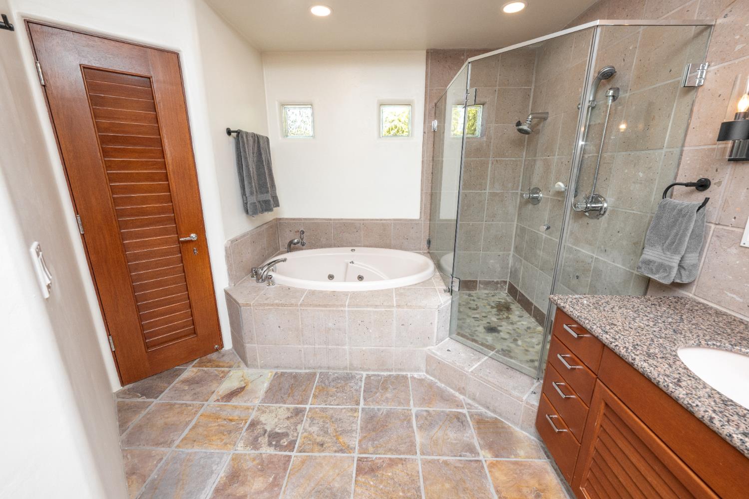 6670 N Sequoia Ave, Fresno, CA 93711