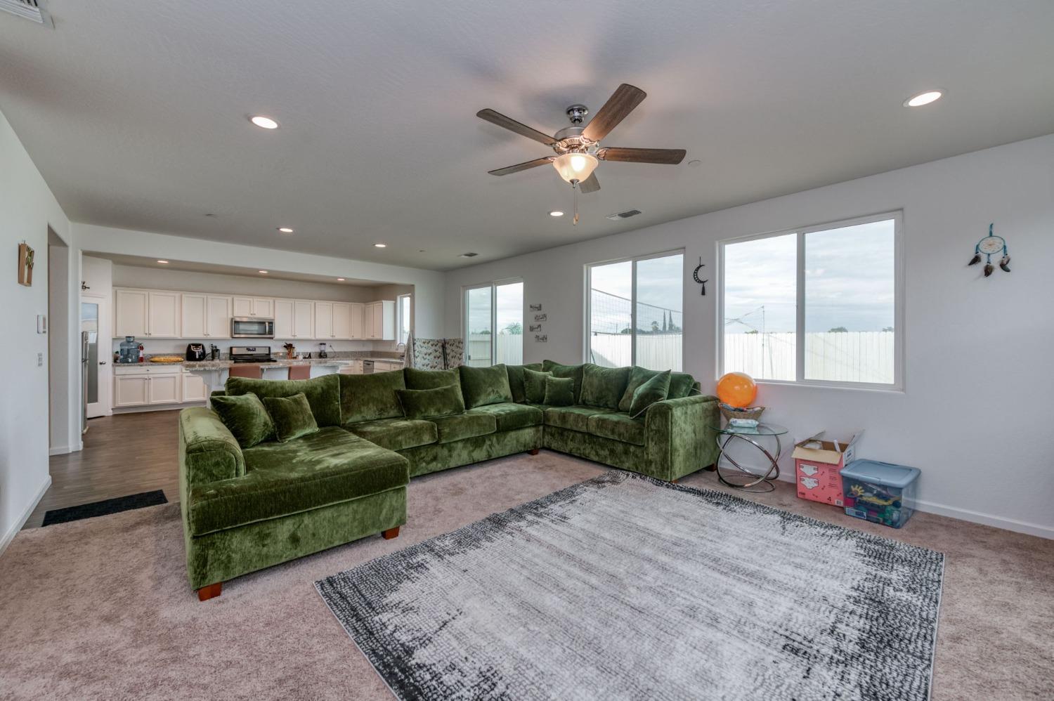 14288 W El Mar Ave, Kerman, CA 93630