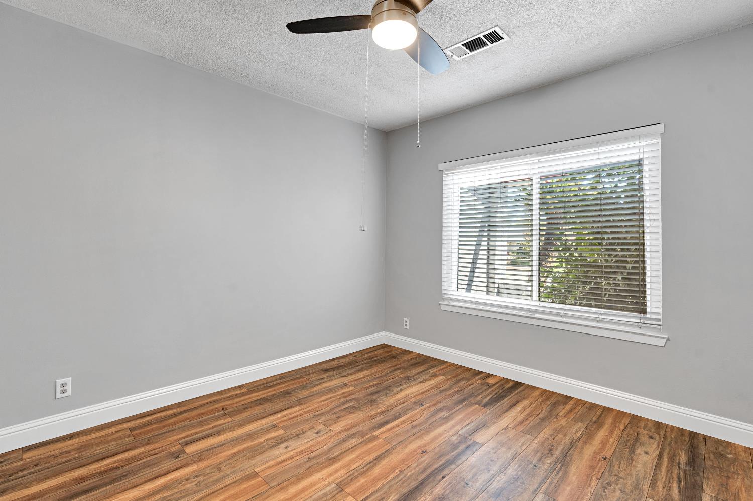 6597 N Haslam Ave, Fresno, CA 93711