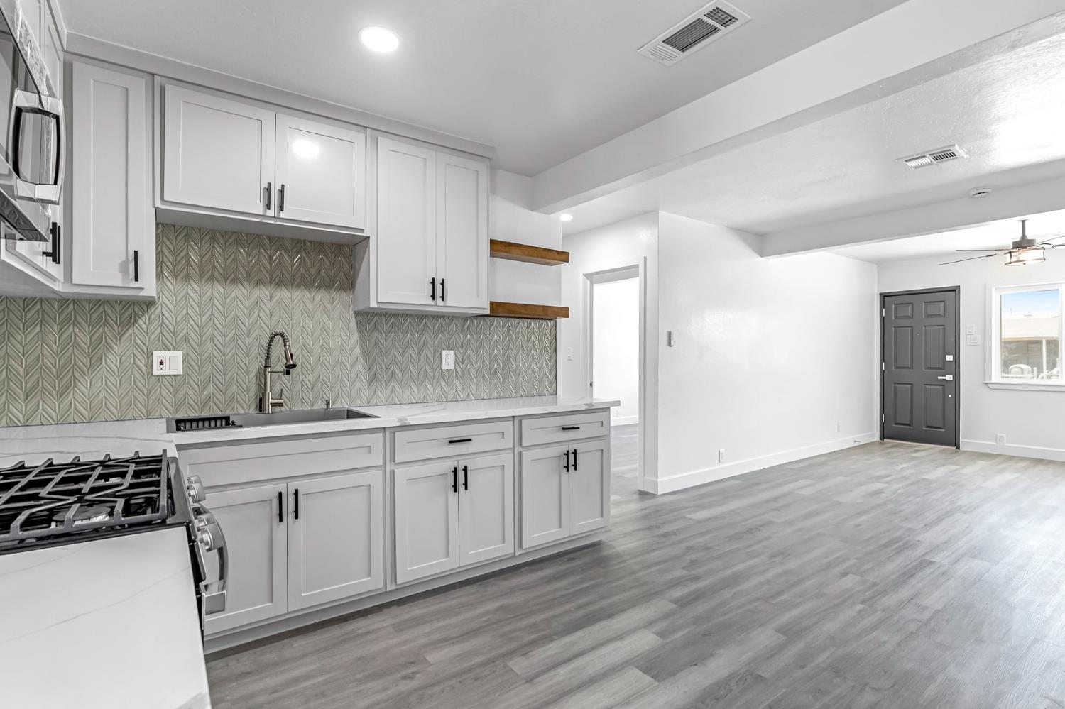 1240 Washington St, Hanford, CA 93230