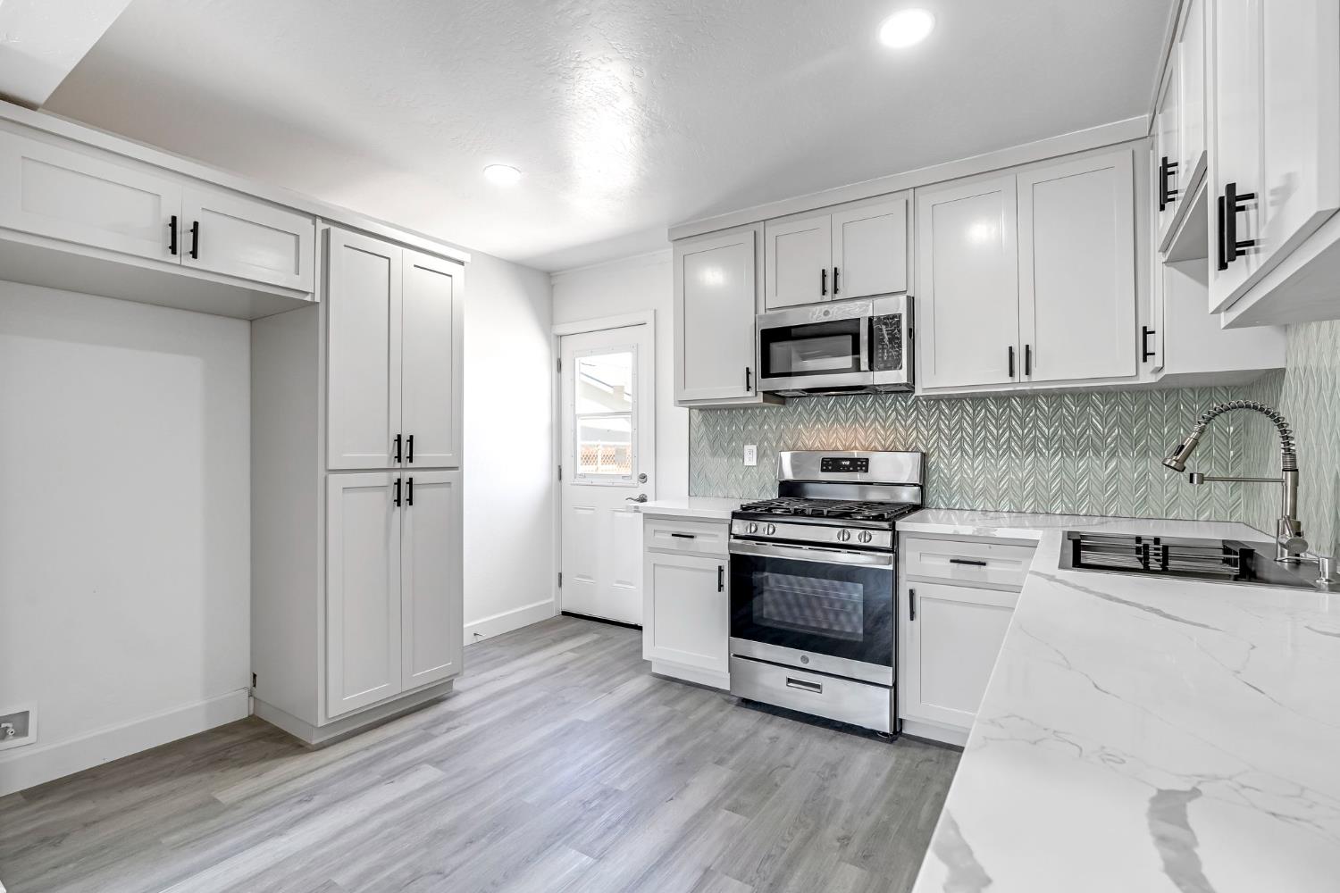 1240 Washington St, Hanford, CA 93230