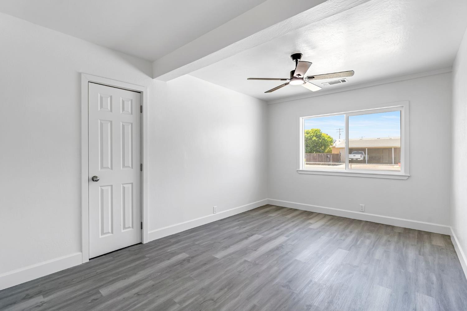 1240 Washington St, Hanford, CA 93230