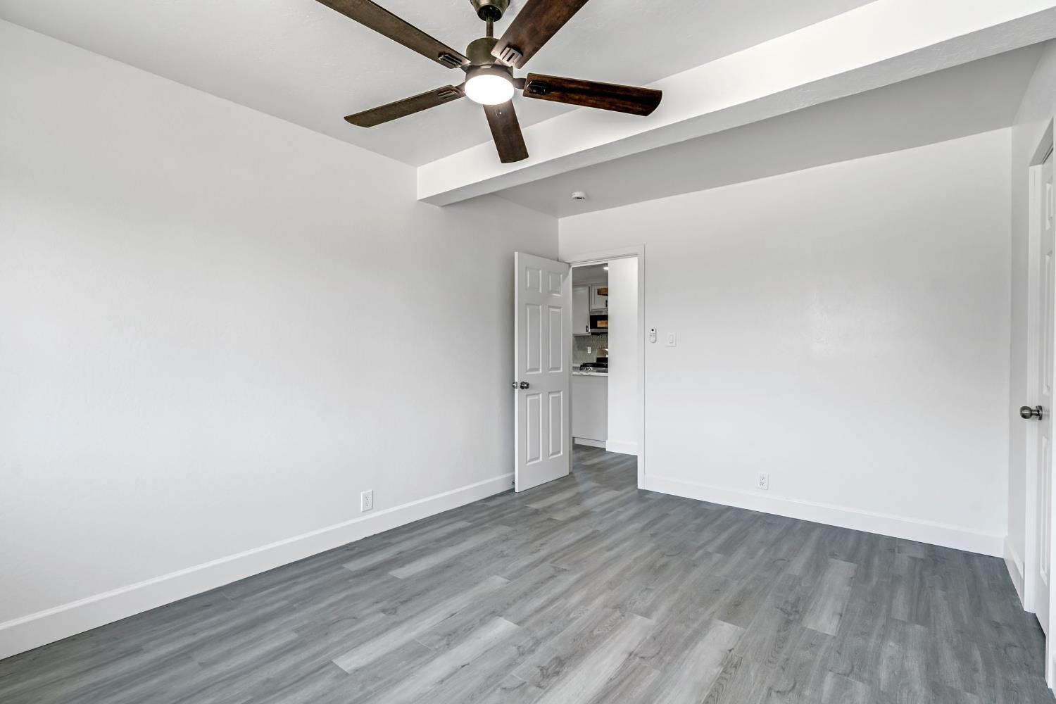 1240 Washington St, Hanford, CA 93230