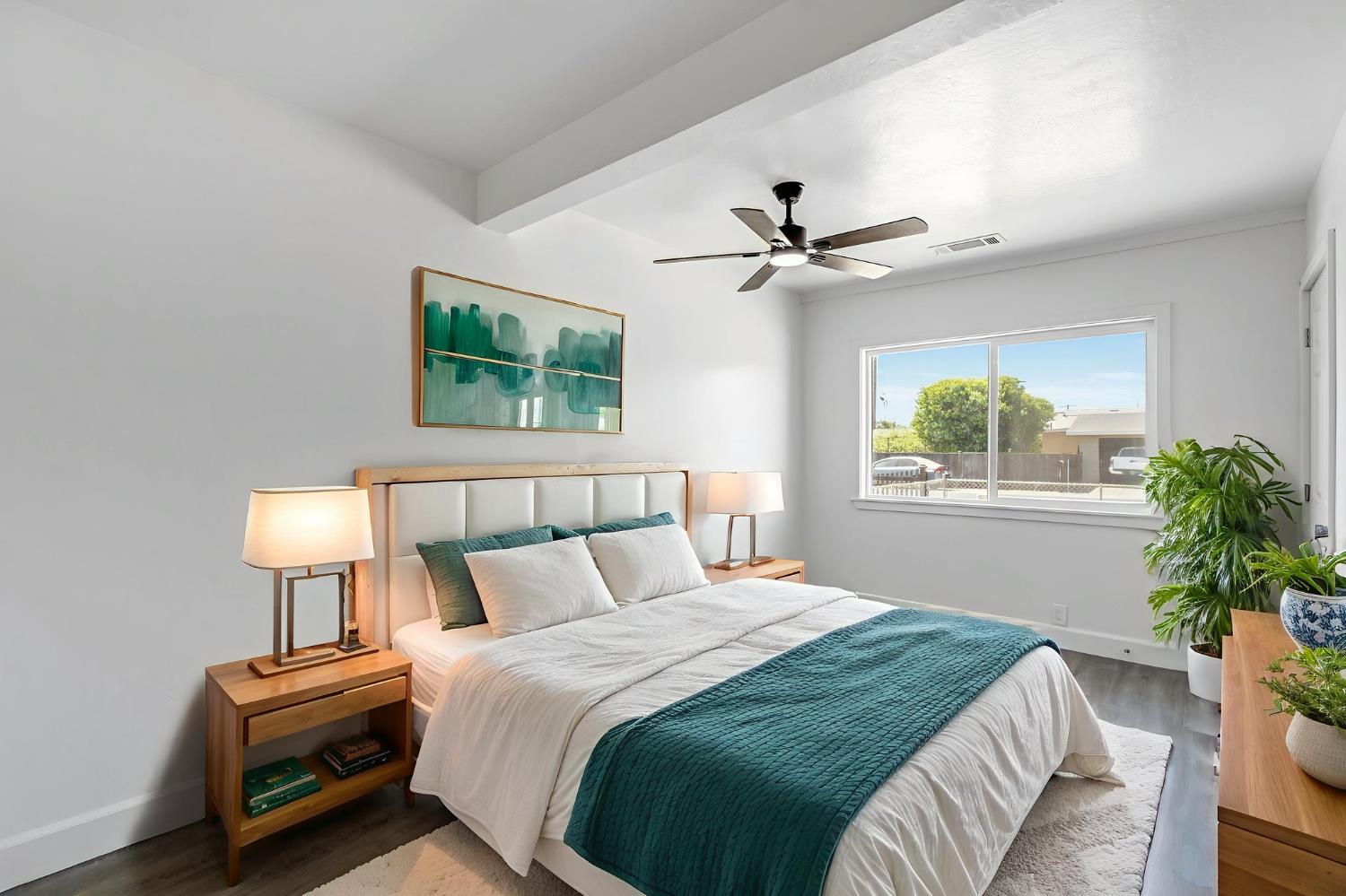 1240 Washington St, Hanford, CA 93230