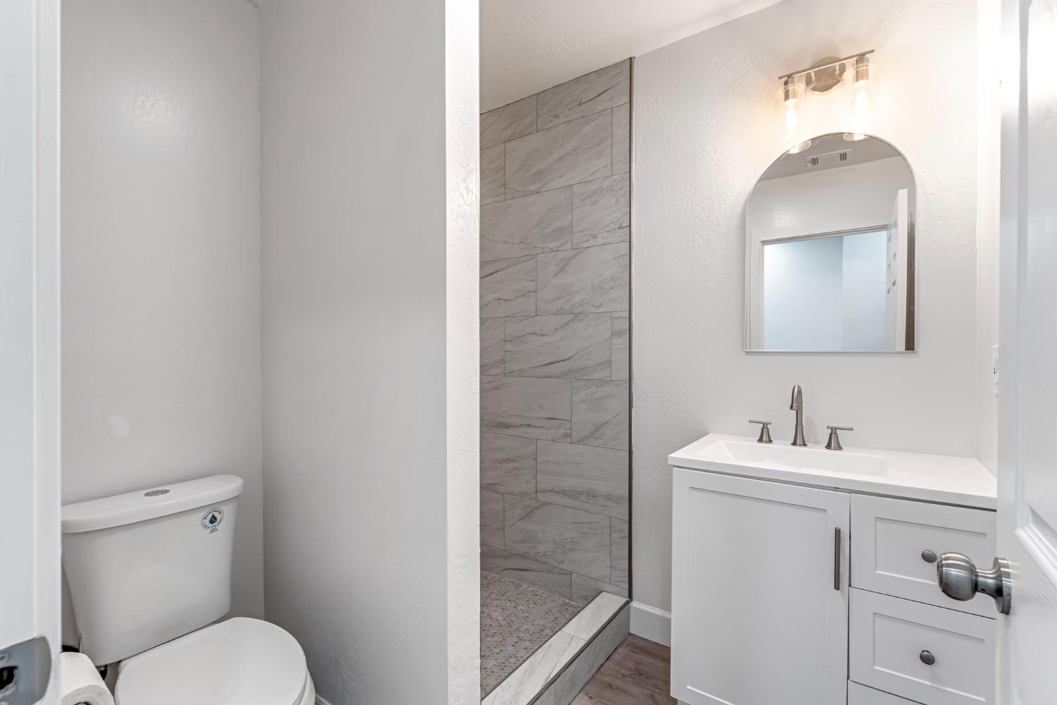 1240 Washington St, Hanford, CA 93230